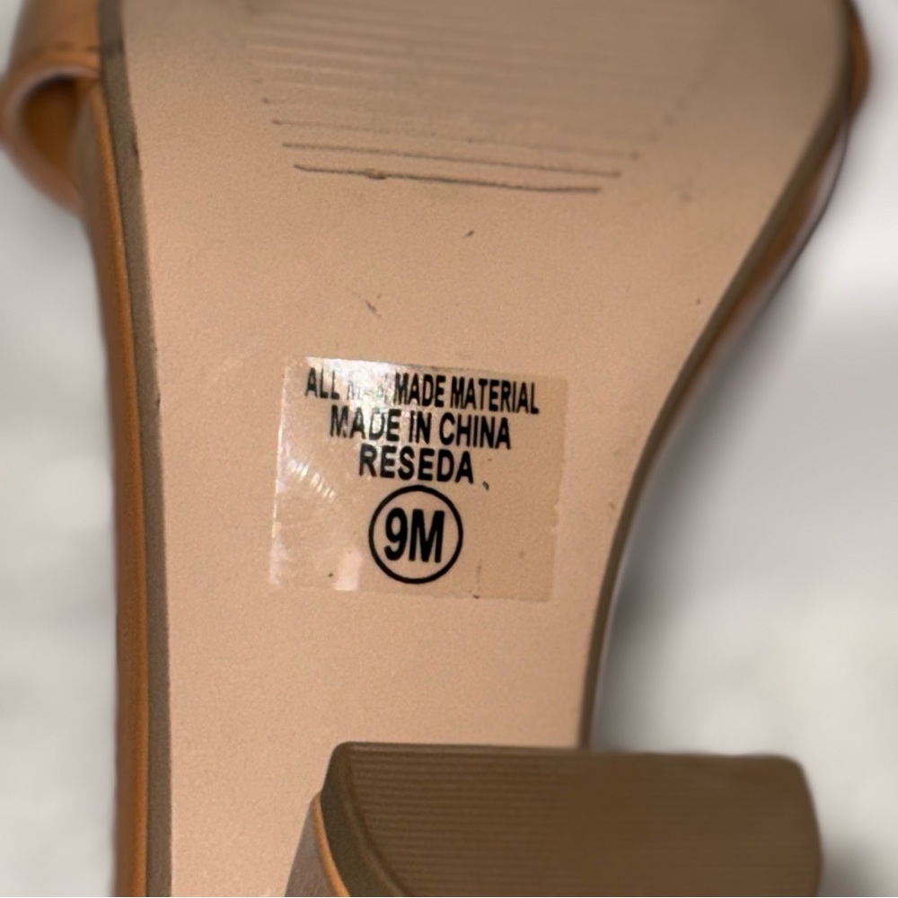 Y Not Womens Tan Patent Ankle Strap Block Heel Sandals Size 9M - Picture 7 of 8